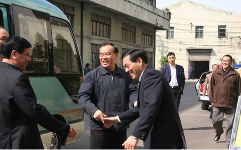 呂(lǚ)祖善省長(zhang)來我集團(tuán)公司調研(yan)，加快發展(zhǎn)裝備制造(zao)業