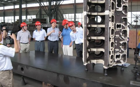浙江省常(chang)務副省長(zhang)陳敏爾視(shi)察杭機鑄(zhù)造