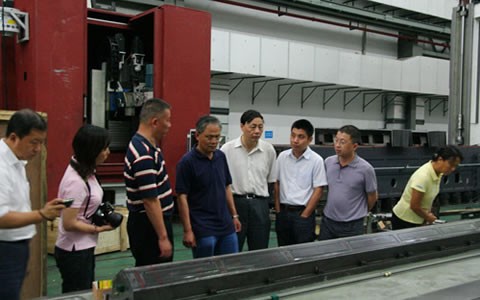 中國機床工(gōng)具協會執行(háng)副理事長王(wáng)黎明莅臨杭(háng)機股份調研(yan)