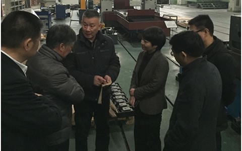 浦江(jiāng)縣委副書記、代(dai)縣長俞佩芬一(yi)行考察杭機股(gu)份