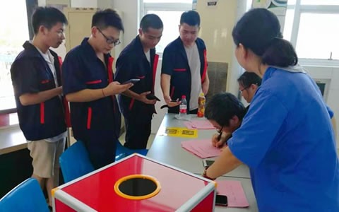 愛心(xīn)點燃希望  真情(qíng)傳遞溫暖